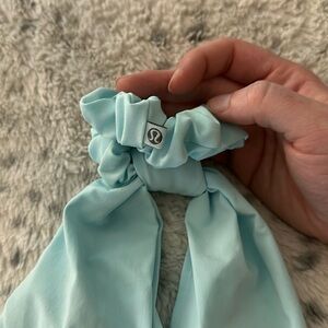 lulu scrunchie